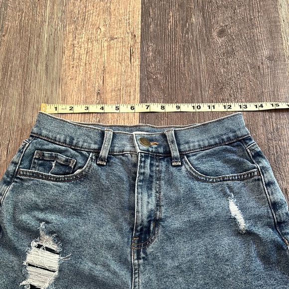 SO High Rise Boyfriend Midi Denim Jean Shorts Size 7/28 W - Picture 7 of 9